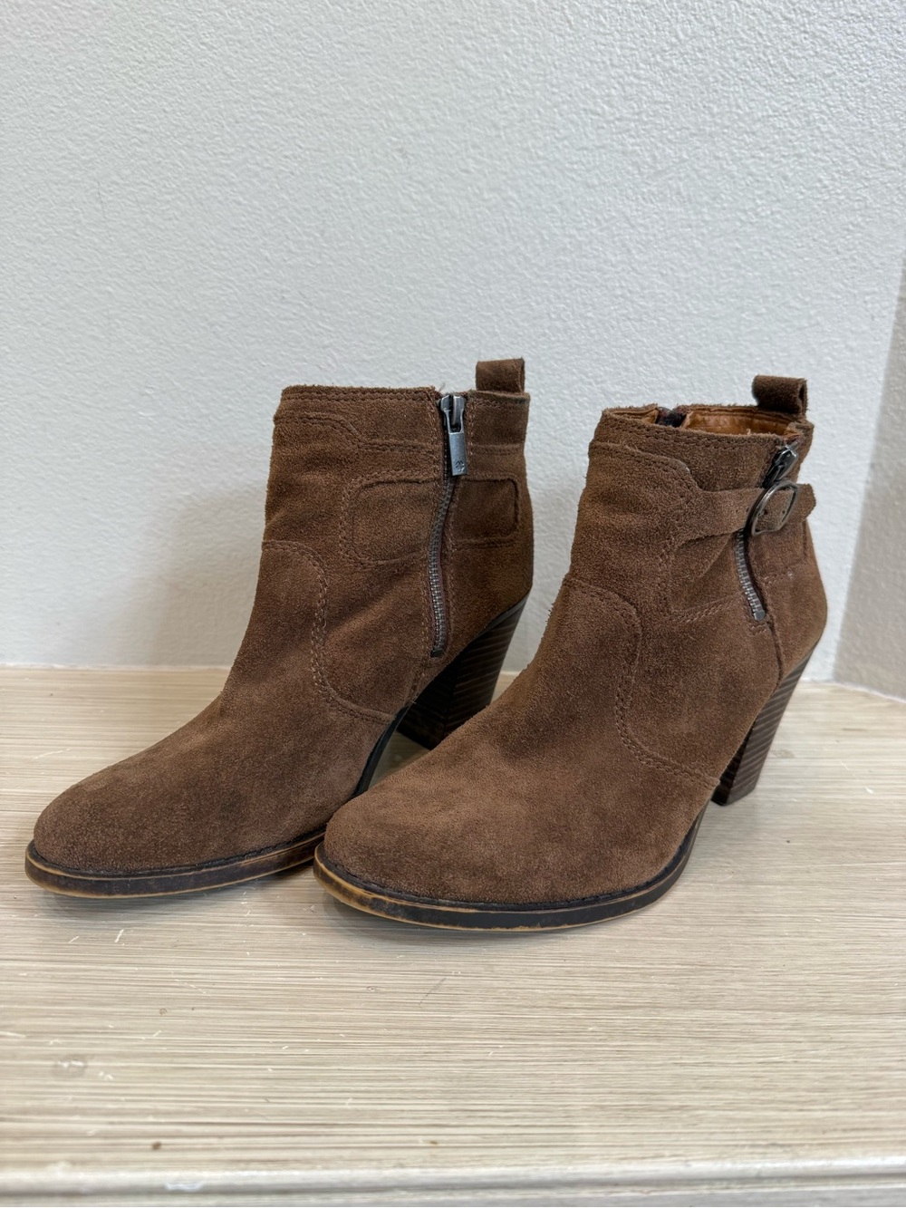 Lucky Brand Brown Suede Women's Ankle Boots - Stylish Side Zip Booties size 7.5